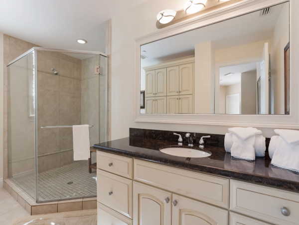 Luxury Beach Front Resort - 3-Bedroom, Heated Pool & Beach Access